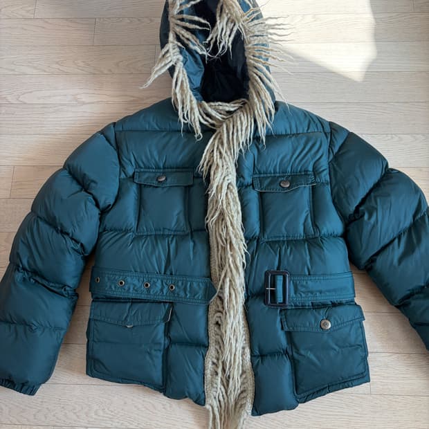 캐피탈 프린지 패딩