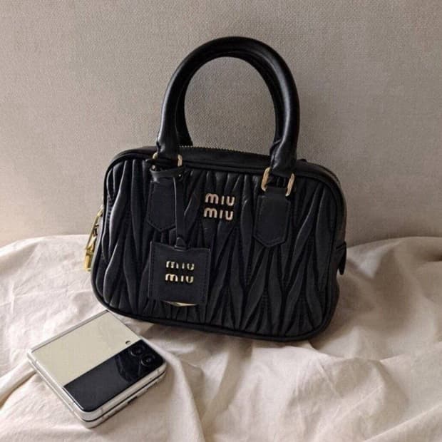 미우미우(Miu Miu) 아르카디 마테라쎄 나파 가죽 백