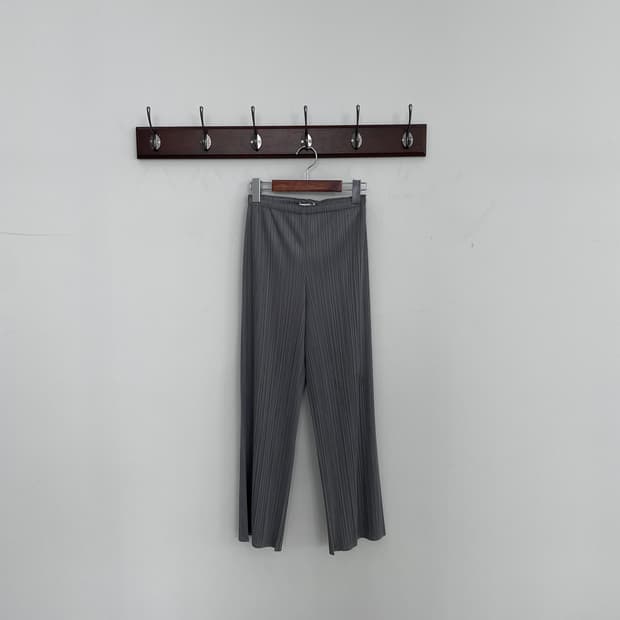 플리츠플리즈 그레이 팬츠