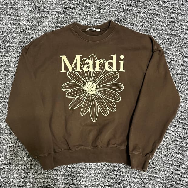 (FREE) 마르디 메크르디 플라워 맨투맨 브라운