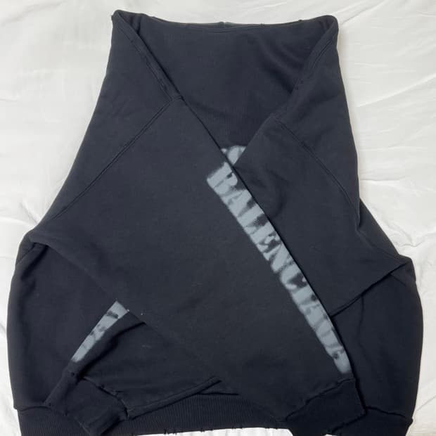 발렌시아가 스탠실 후드(25FW)