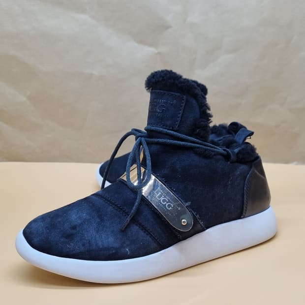 UGG 어그 안감털 운동화 실사이즈225.