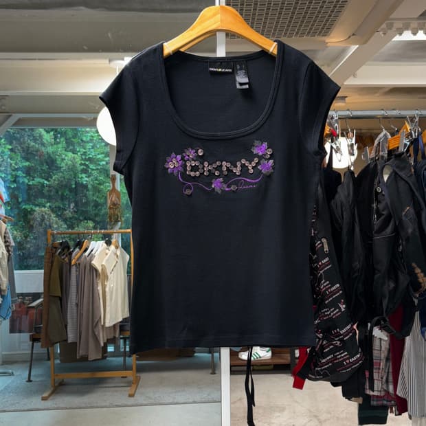 Dkny 버튼 자수 티셔츠