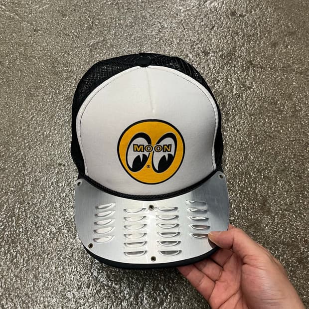 00s 문아이즈 커스텀 트러커캡