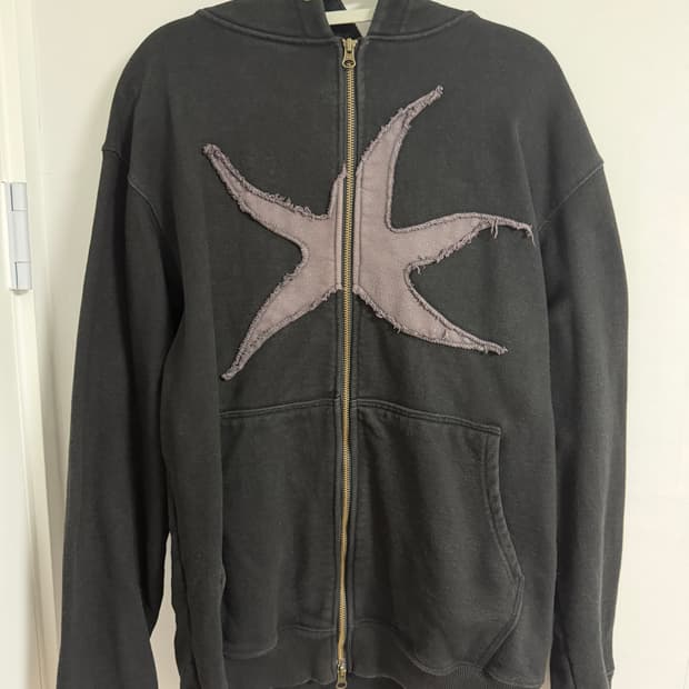 TCM starfish hooded zip-up (black)