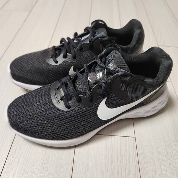 나이키 레볼루션 6 넥스트 네이처 DC3729-003 사이즈250

사용