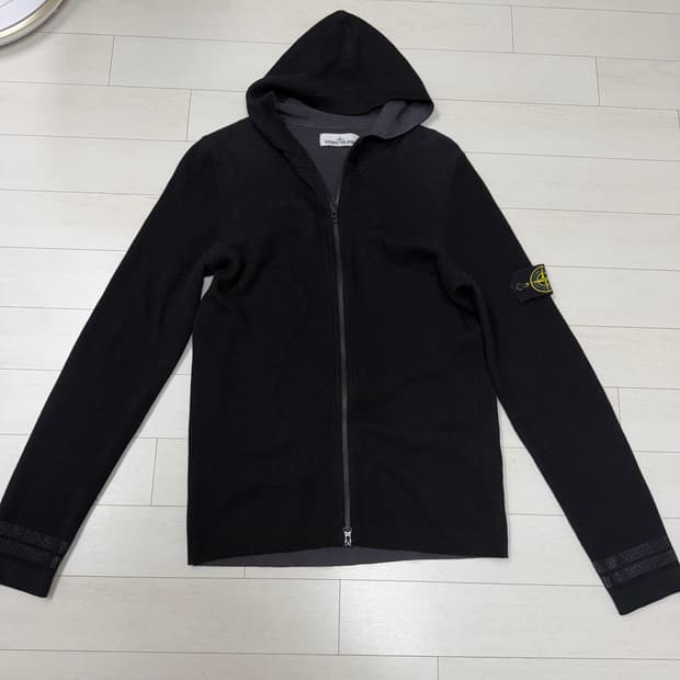 스톤아일랜드 니트 후드 집업 L 사이즈  블랙 색상  상태 9.5/10 