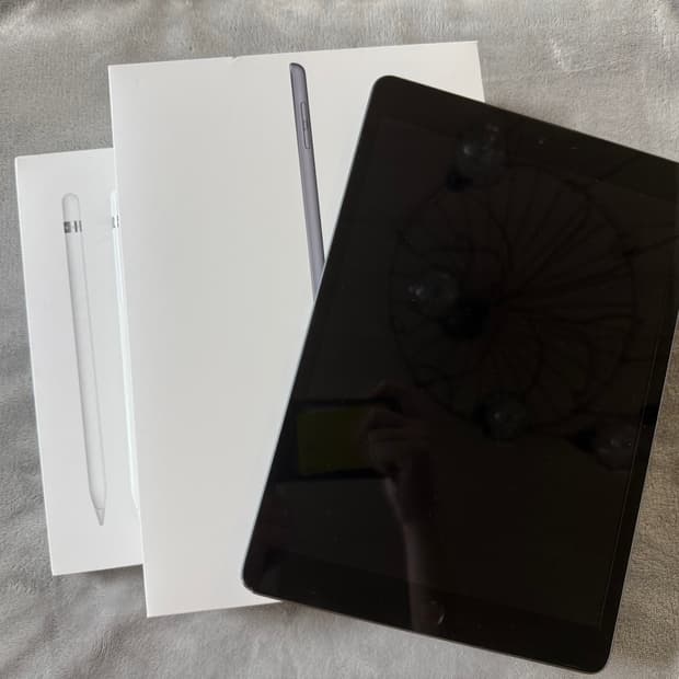 아이패드 7세대 32GB Wi-Fi 모델 + 애플펜슬 1세대 