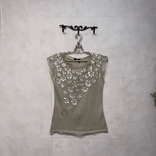 Metallic gold beige glitter flower 슬리브리스