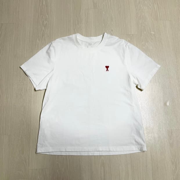 아미 하트자수 반팔 티셔츠