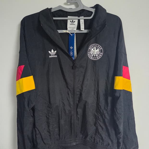아디다스 오리지널 24 -25  독일 택채 미사용 바람막이