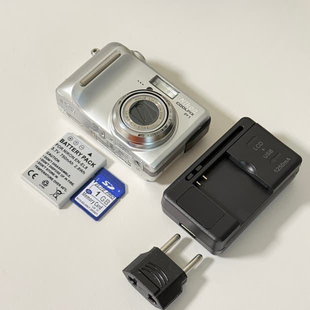 니콘 쿨픽스 P1 빈티지 디카 디지털카메라 (누가영님 p3 하위모델)