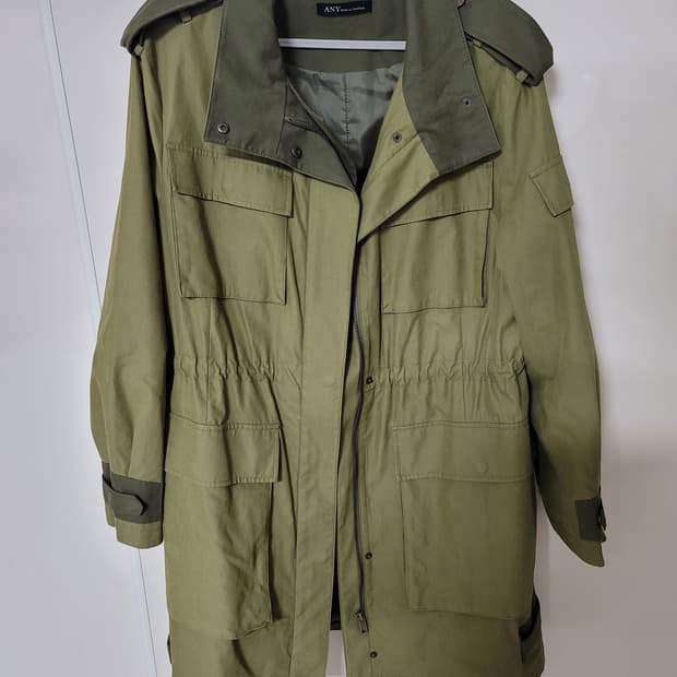 애니 피쉬테일 야상 6사이즈 95정 상태극상

여성 95정

상태극상