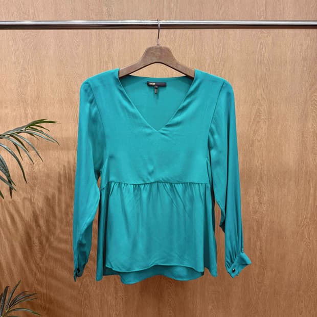 마쥬 브이넥 블라우스 셔링 소매 버튼 디테일 플레어 핏 그린