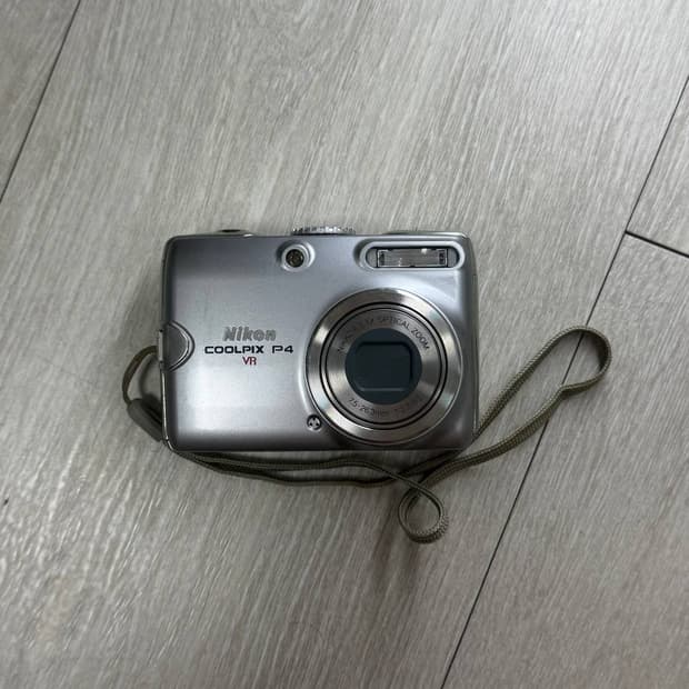 니콘 쿨픽스 P4 디카
(Nikon Coolpix P4)