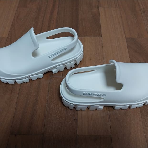 엄브로 토피 샌들 슬리퍼 클로그