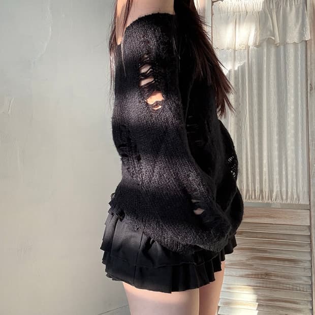 Demage detail black knit
