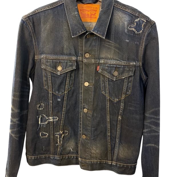Levi's destoryed denim jacket L