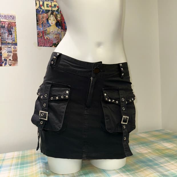 Cubic Stud Details Black cargo skirt