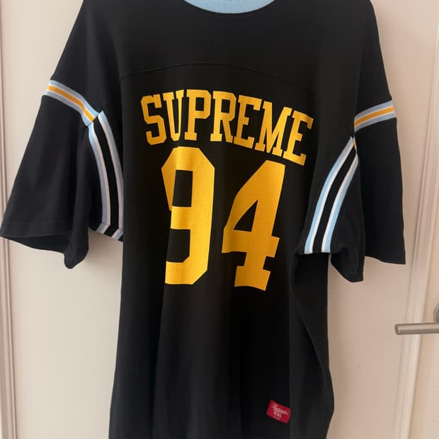 슈프림(SUPREME) 스플릿 숏슬리브 풋볼 탑 블랙 - 25SS