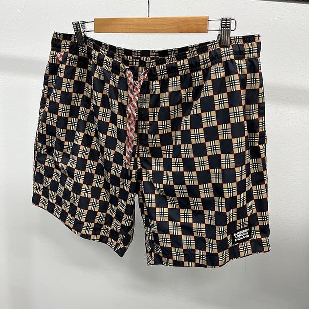 34) 버버리 신형 체크 쇼츠 