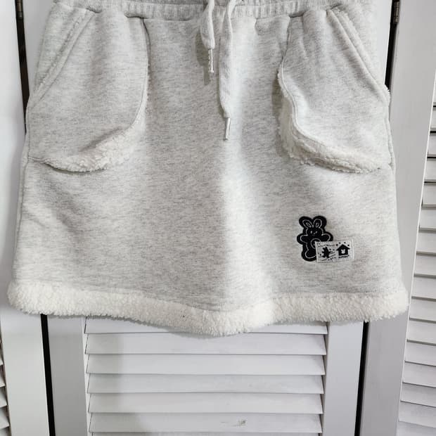 키르시 위티버니 미니 스커트1