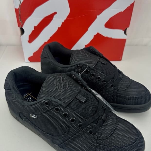 [290] Es accel og black