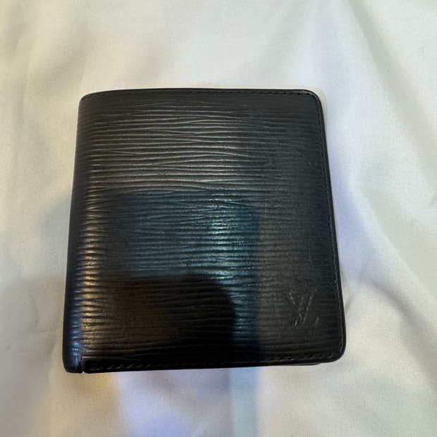 루이비통 에삐 레더 지갑