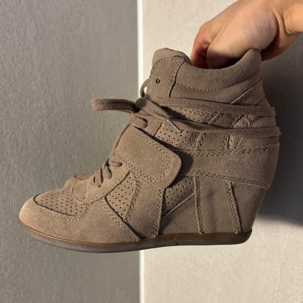 Ash 아쉬 스웨이드 웨지힐