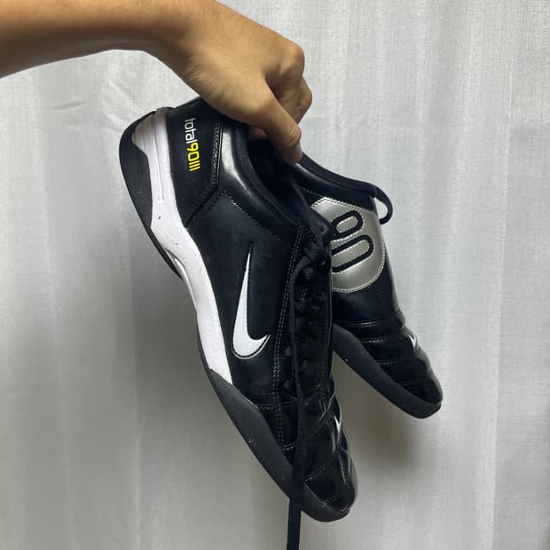 나이키 토탈 90 3 SP 블랙 앤 화이트 290