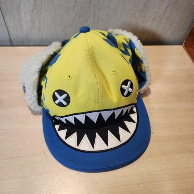 엘스팅코 몬스터 귀달이 퍼 캡 🧟‍♂️💛 블루&옐로우 유니크 스트릿