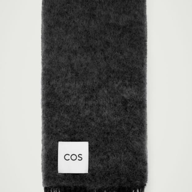 COS 프린지 모헤어 머플러 블랙