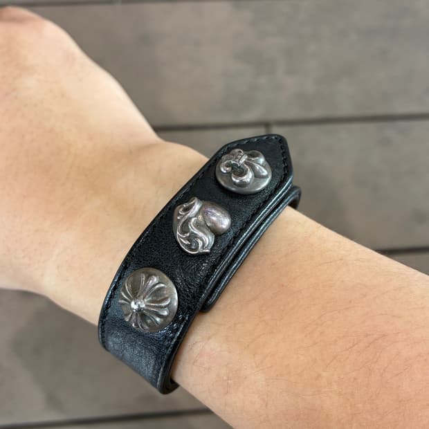 크롬하츠 3버튼 레더 팔찌