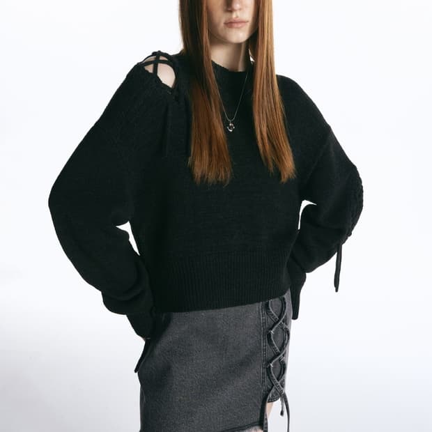 인사일런스 레이스업 풀오버 니트