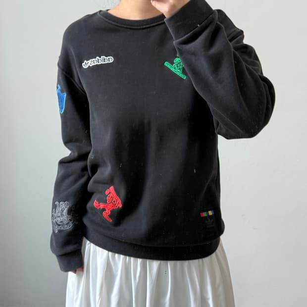 [L] 아디다스 디즈니 콜라보 구피 자수 맨투맨