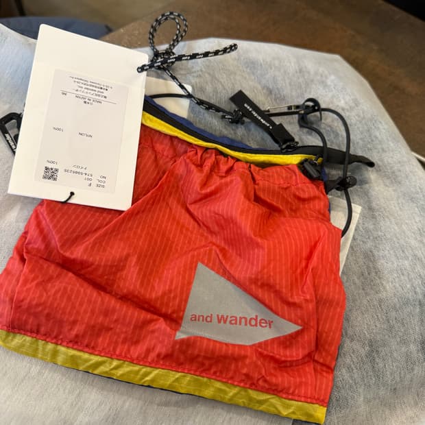 앤드원더 크로스 백 오사카 미나미센바점  텍 달린 새상품 앞에는 빨강 뒤