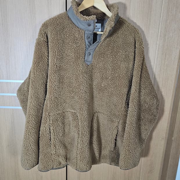 유니클로 화이트마운티니어링 풀오버 후리스 xl