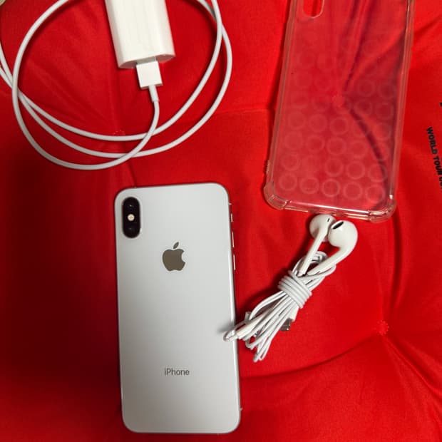 아이폰 xs 실버 64기가 해외판 무음 (배터리 100%)