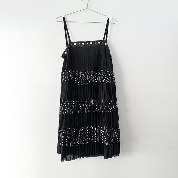 Hanging pattern ruffle mini ops
