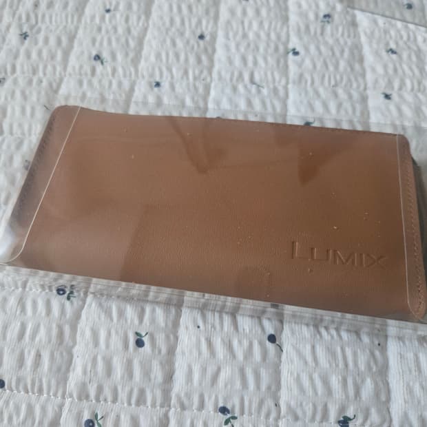 LUMIX 로고가 각인된 인조가죽 파우치 (미개봉)