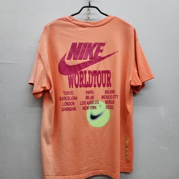 나이키 월드투어 백프린팅 반팔티 XL(L~XL)