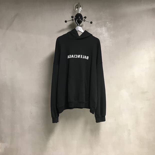 발렌시아가 로고 후드티 블랙 3