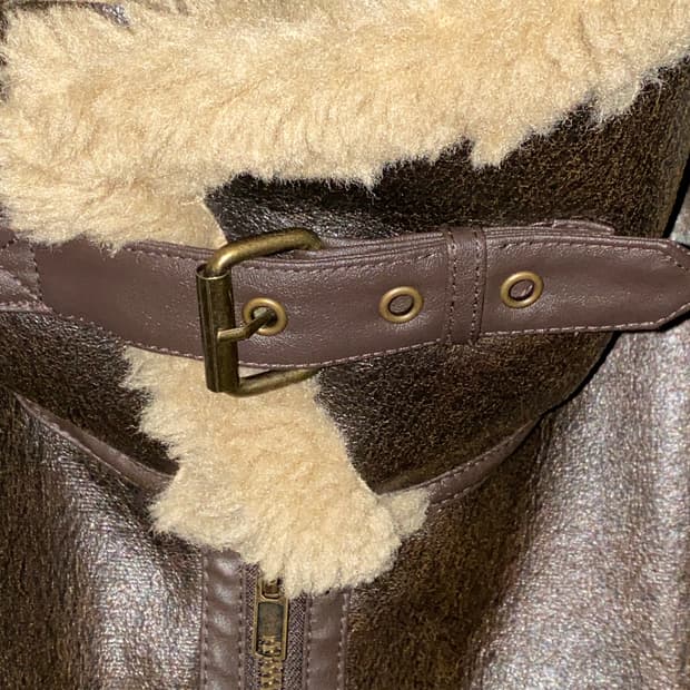 하이넥 무스탕 브라운