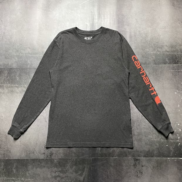 CARHARTT 칼하트 다크그레이 레터링 긴팔 티셔츠 A01394
