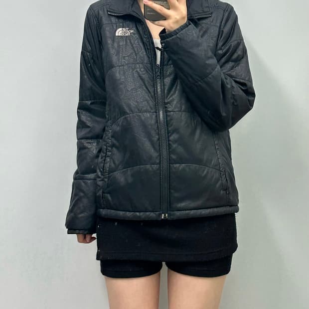 노스페이스 자수로고 블랙 경량 패딩