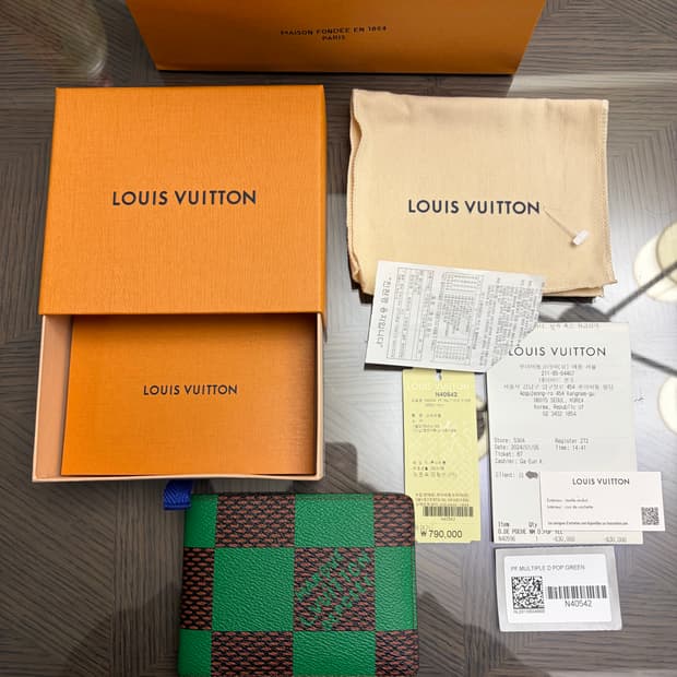 루이비통 퍼렐콜라보 한정판 지갑