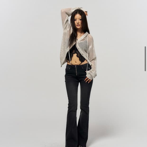 (새상품) CROSS BACK FLARE JEANS BLACK