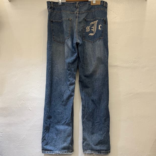 션존 포켓 자수 데님 팬츠

