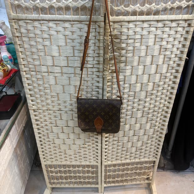 정품 루이비통 카트시에르 크로스백 팝니다