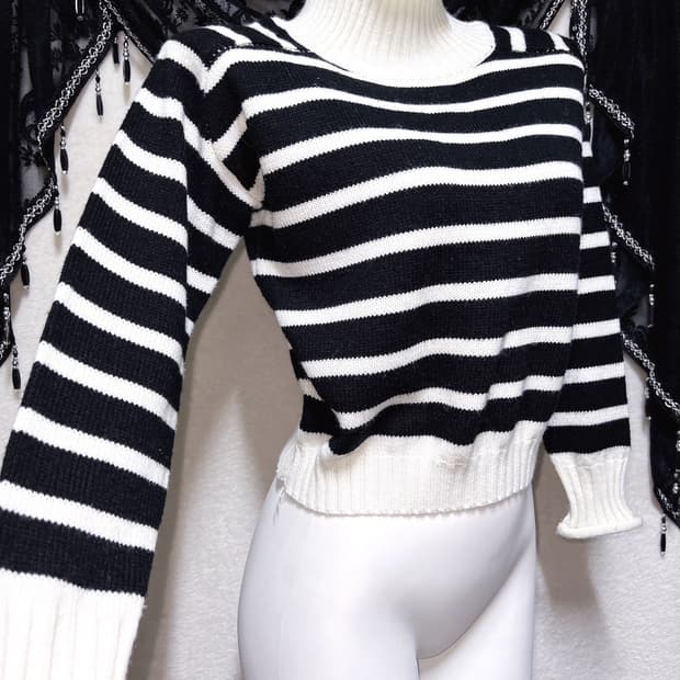 블랙화이트 스트라이프 터틀넥 목폴라 크롭니트 로맨틱갸루 로걀탑 하구미